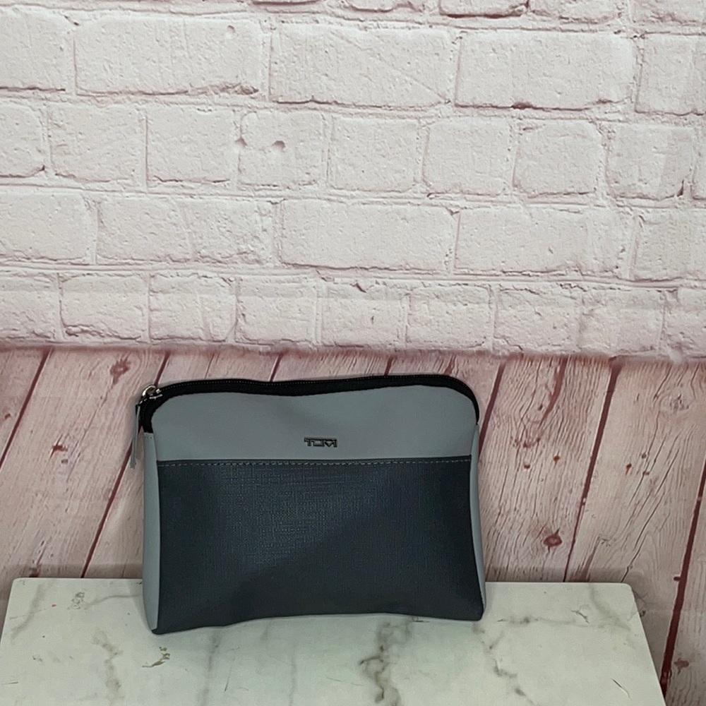 TUMI for Delta pouch NEW